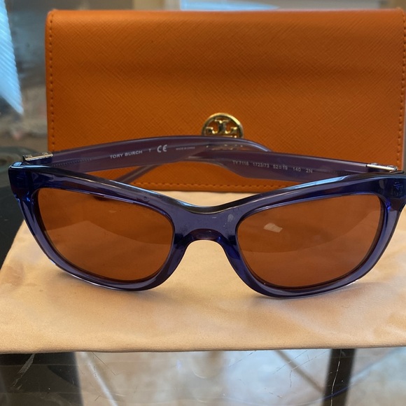Beautiful like new Tory Burch blue sunglasses Fabric case and Hard case included - Picture 4 of 4